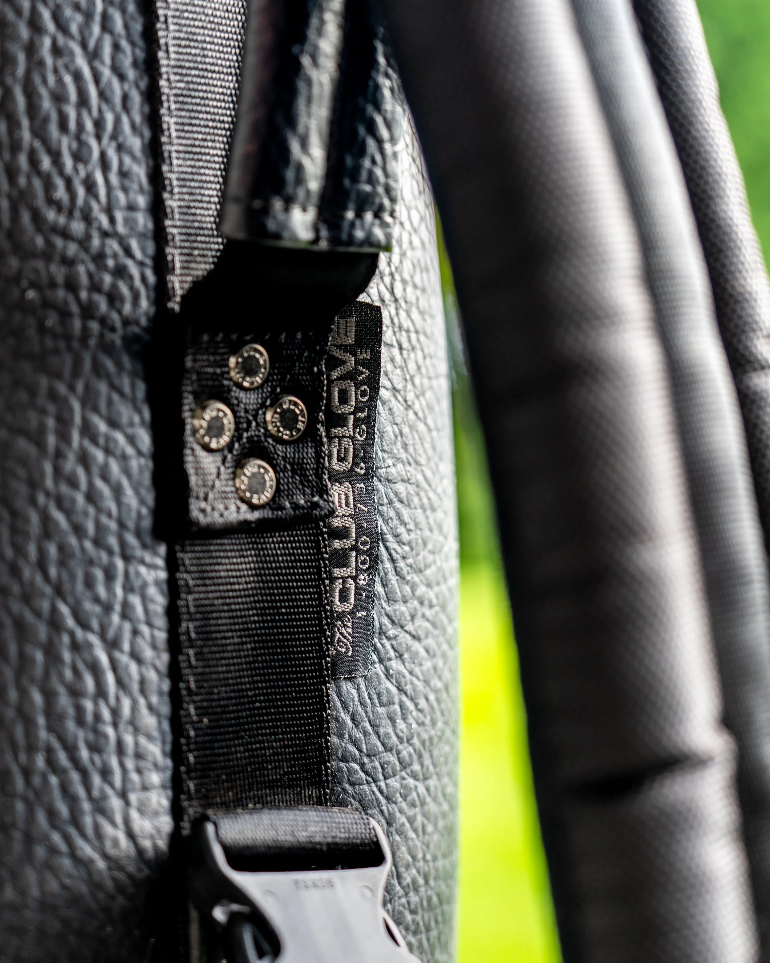 2000s Land Rover Newport Beach Golf Bag — The Vineyard Series